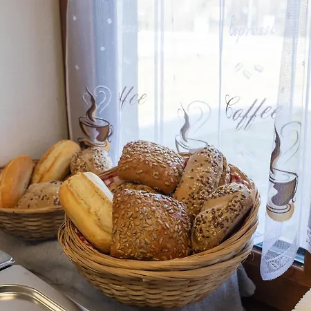 Krumlovske Rozcesti 4*